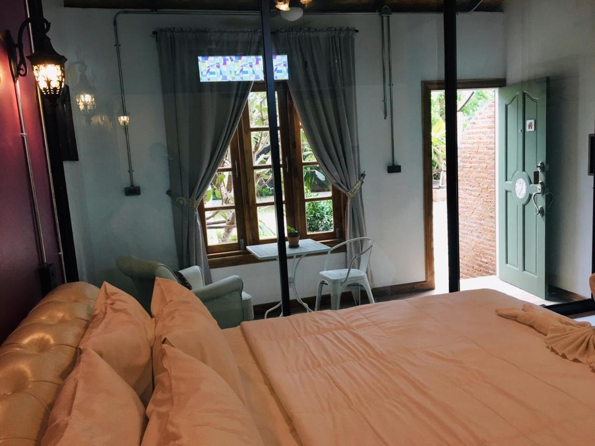 Apartamento de 22 m² con 5 habitación/es y 7 baño/s de uso privado, en Ban Pom Phra Nakhon Si Ayutthaya Exterior foto